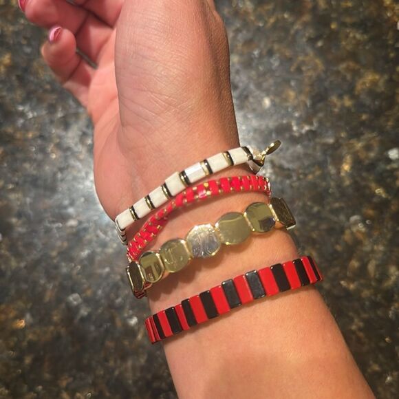 Fearless Red Black & Gold Beaded Bracelet Set - Brand NEW - “FEARLESS” Stretch - Picture 2 of 3